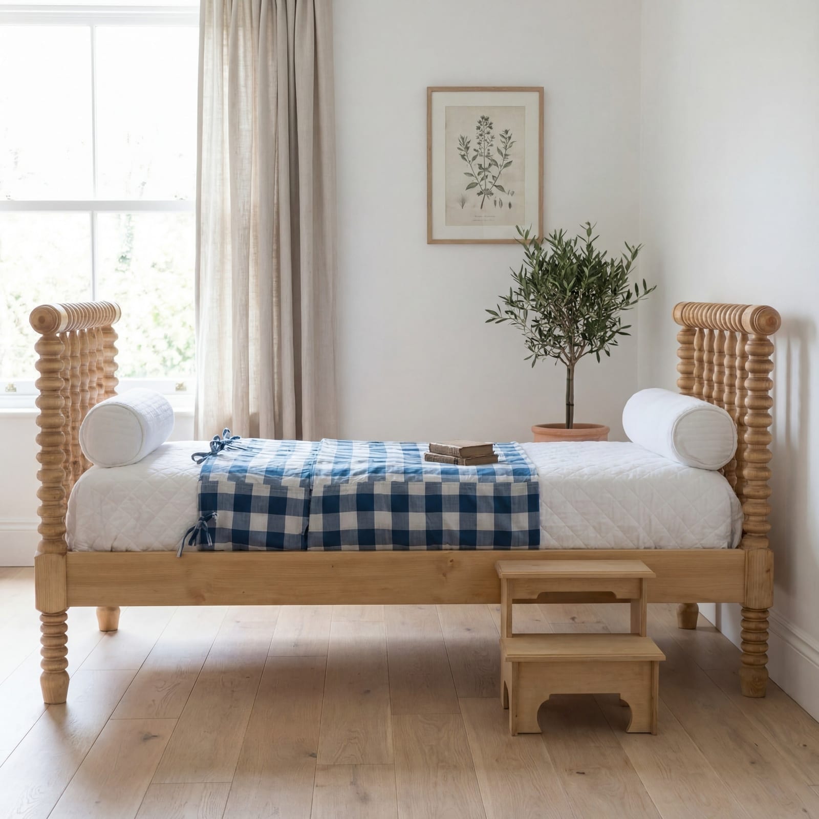 Jenny Lind Spindle Bed – Daybed Style, Natural Finish, Custom Size and Color | Kids Wood Store